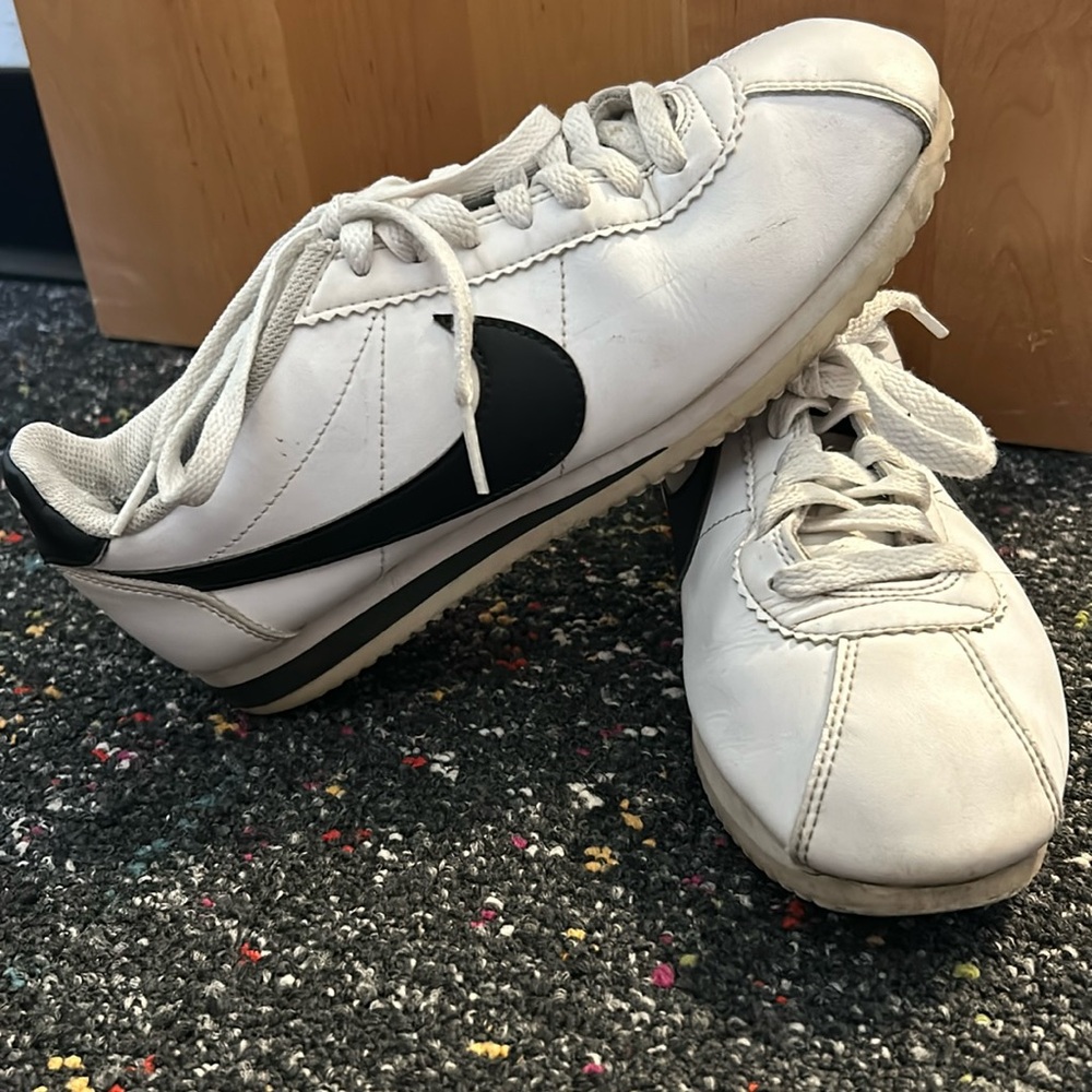 Nike Cortez sneakers classic!! Size 6.5 good condition